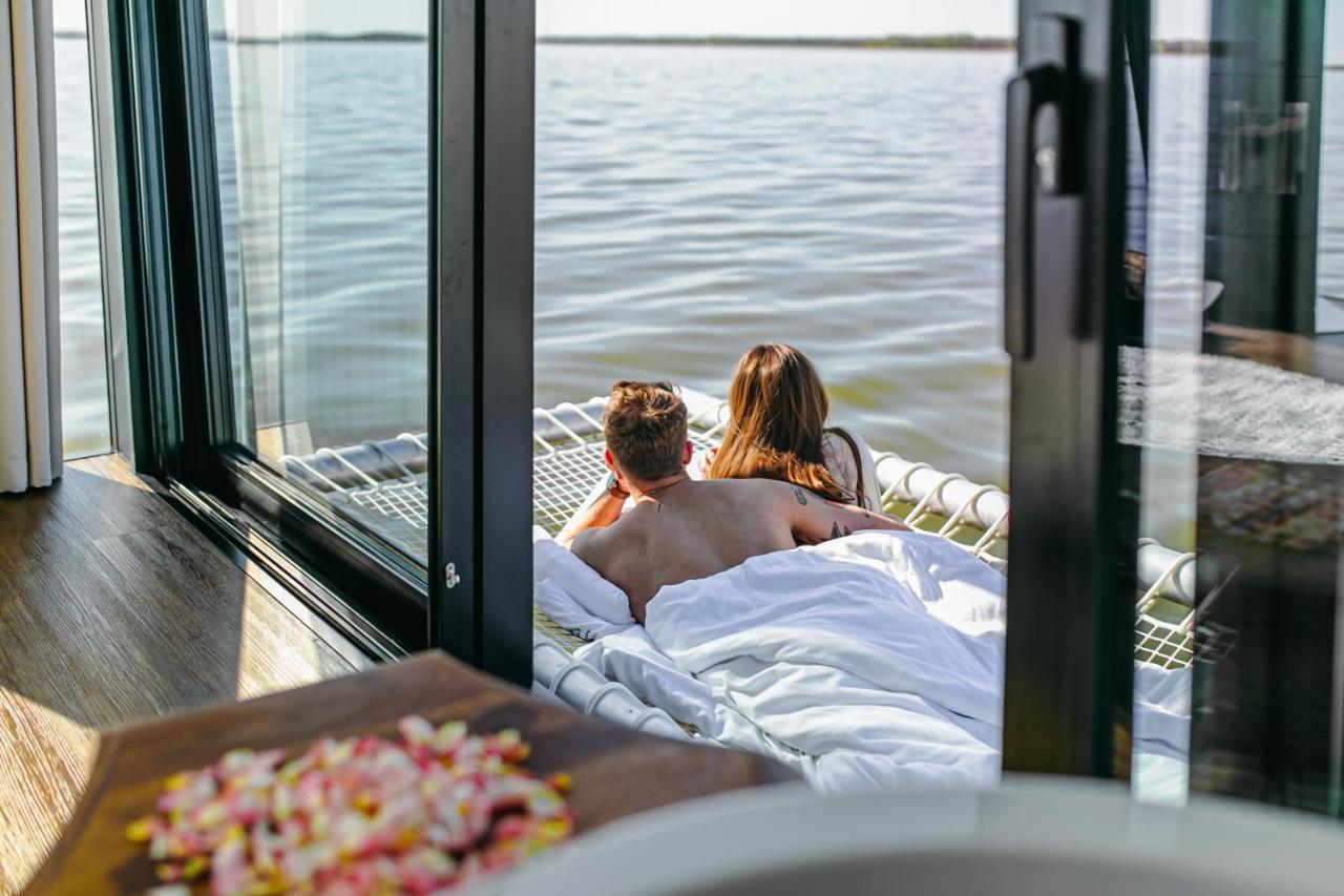 Grand Ht Houseboats - Domki Na Wodzie - Sauna, Jacuzzi, Kominek Mielno  Exteriör bild