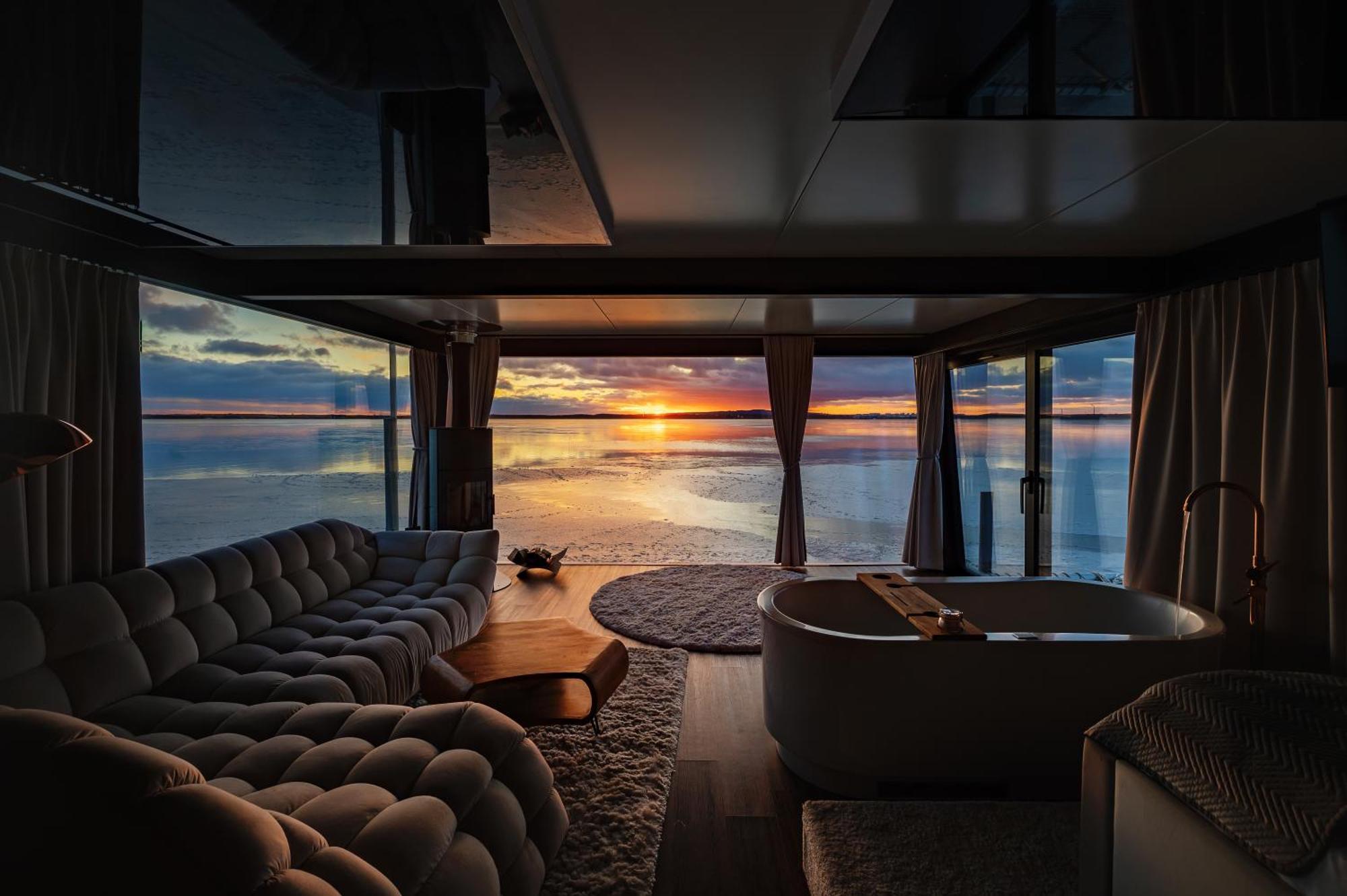 Grand Ht Houseboats - Domki Na Wodzie - Sauna, Jacuzzi, Kominek Mielno  Exteriör bild