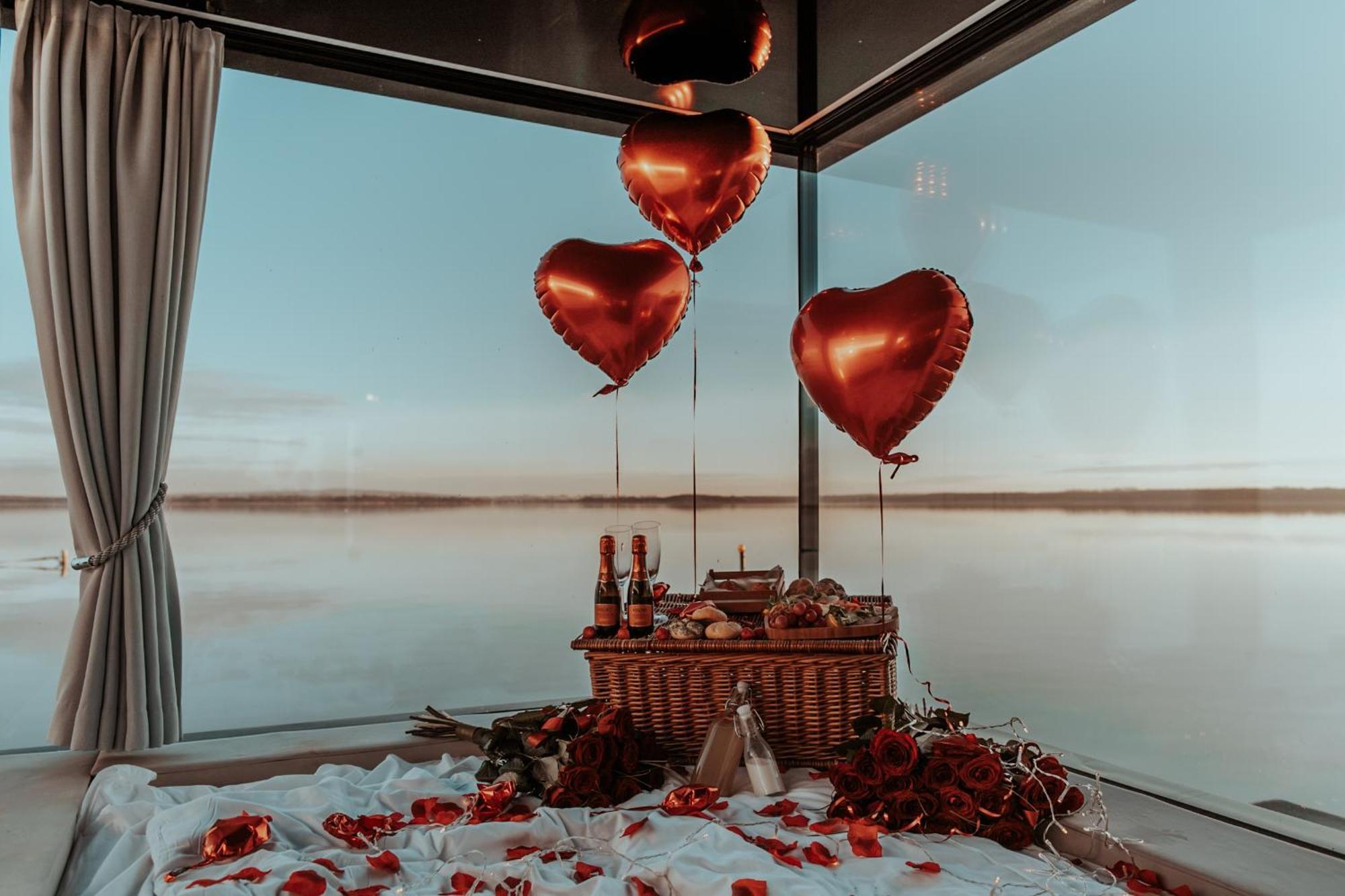 Grand Ht Houseboats - Domki Na Wodzie - Sauna, Jacuzzi, Kominek Mielno  Exteriör bild