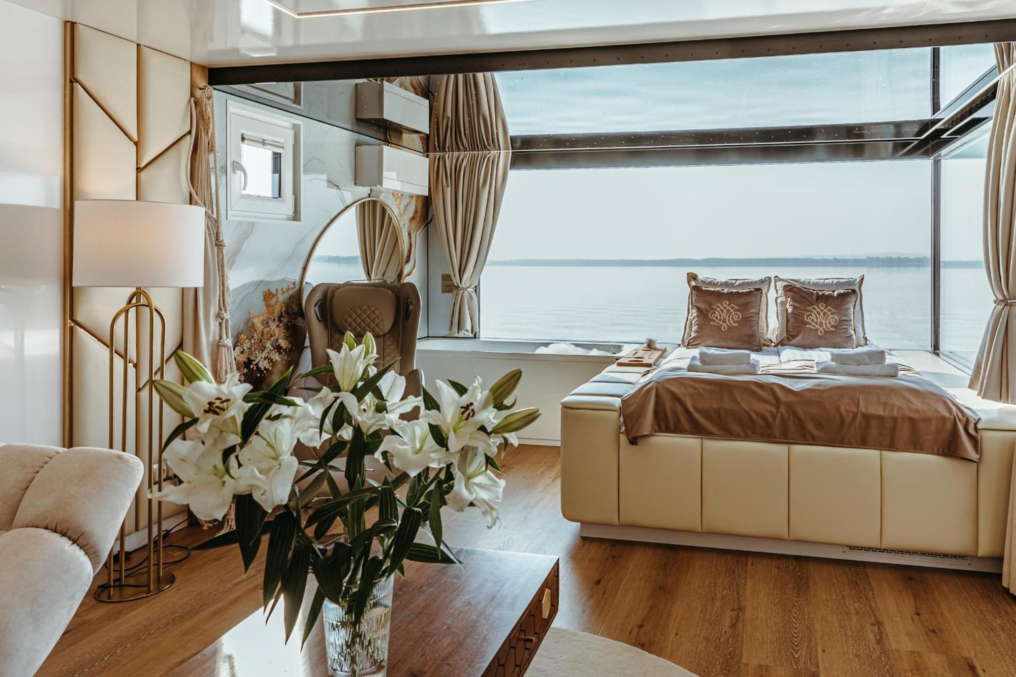 Grand Ht Houseboats - Domki Na Wodzie - Sauna, Jacuzzi, Kominek Mielno  Exteriör bild
