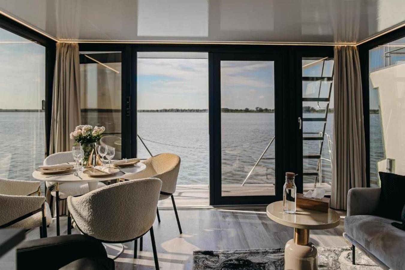 Grand Ht Houseboats - Domki Na Wodzie - Sauna, Jacuzzi, Kominek Mielno  Exteriör bild