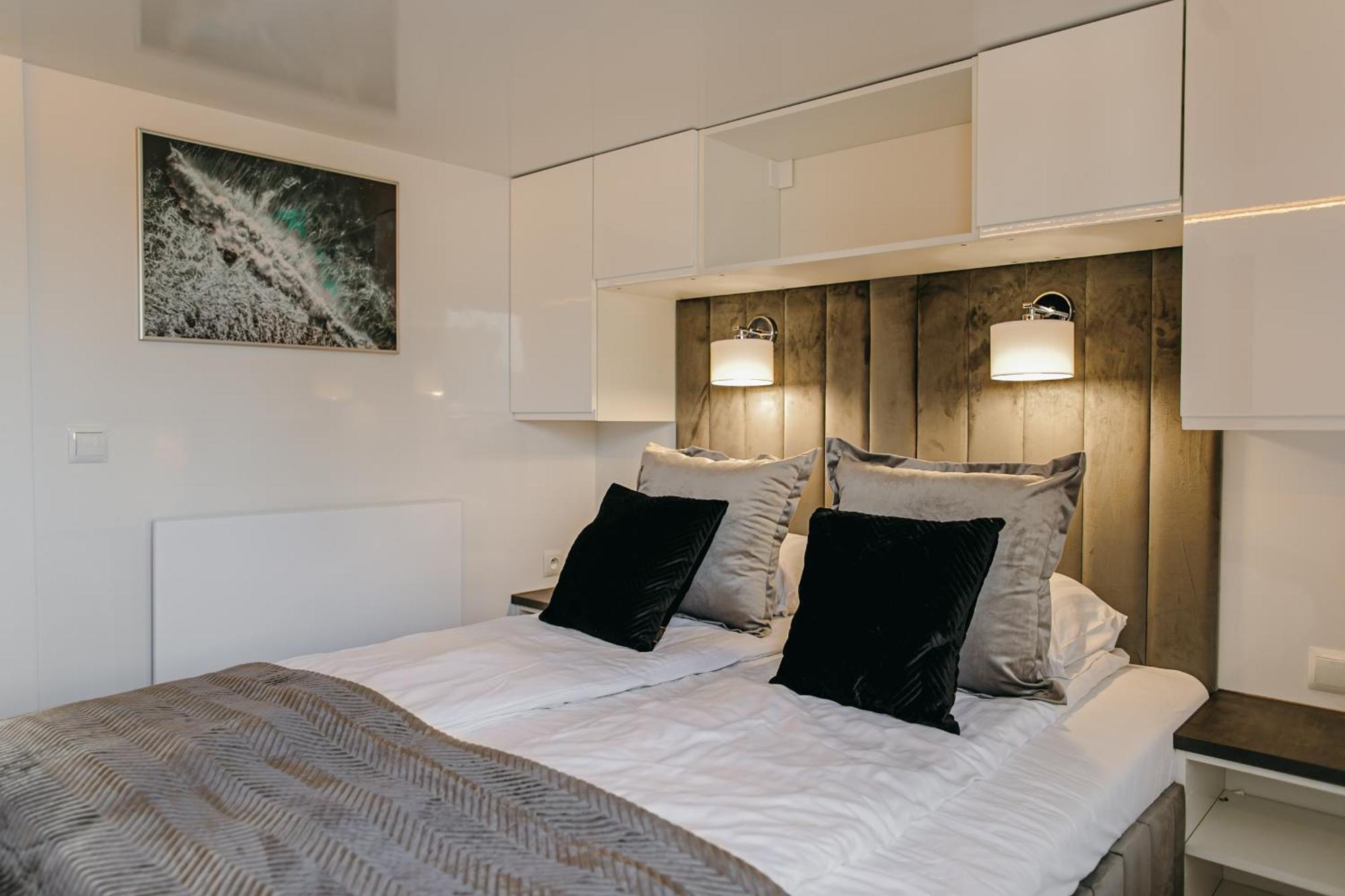 Grand Ht Houseboats - Domki Na Wodzie - Sauna, Jacuzzi, Kominek Mielno  Rum bild